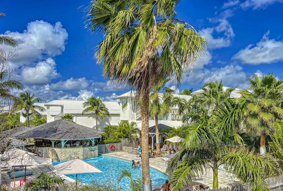 A louer appartement Baie Orientale Saint Martin-piscine-17